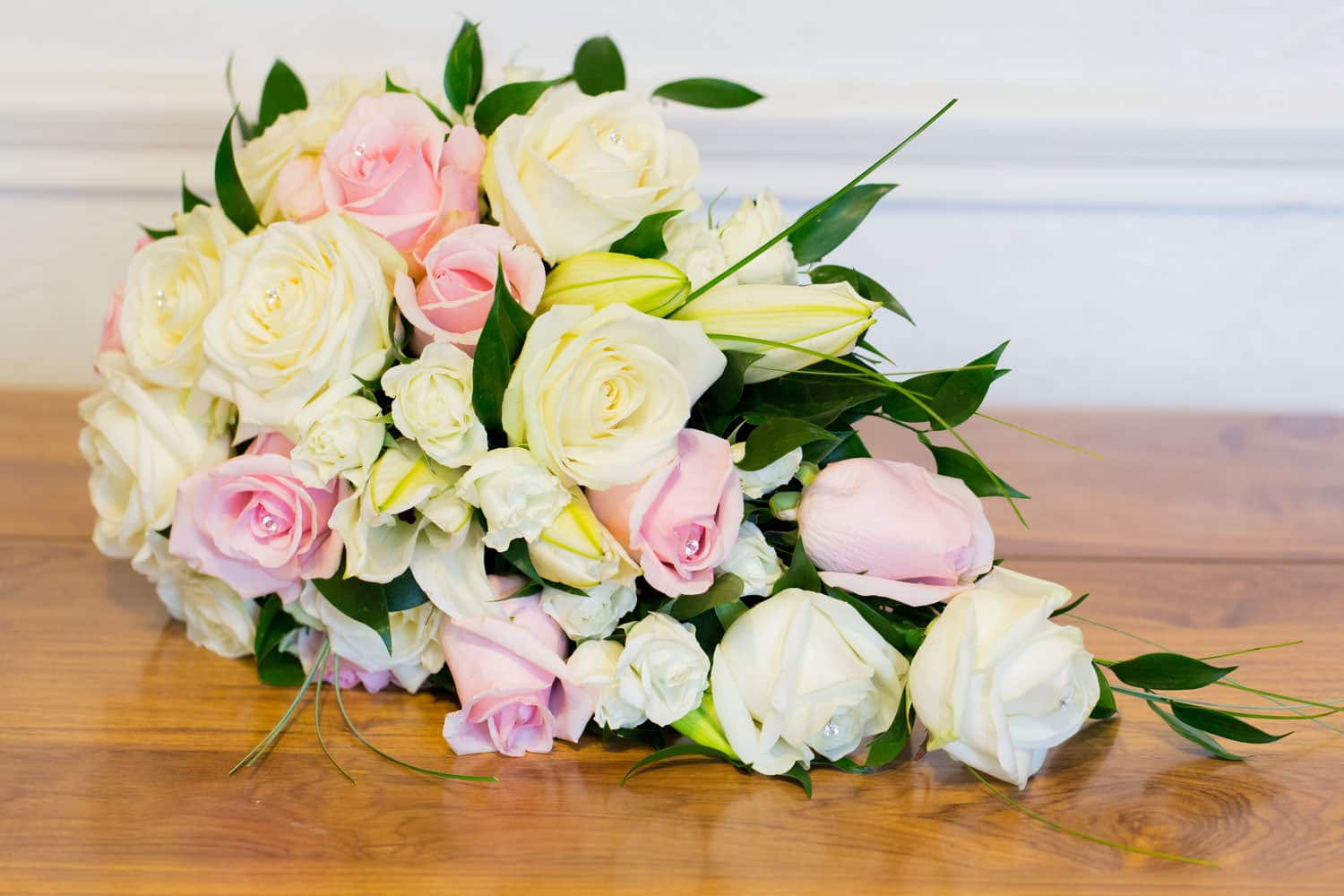 What to do with your wedding flowers afterwards-Featured